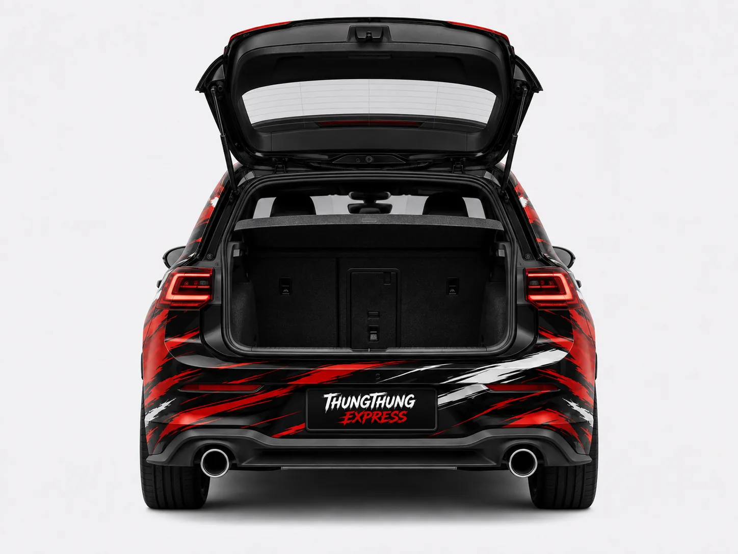 VW Golf GTI mit geöffnetem Laderaum von hinten