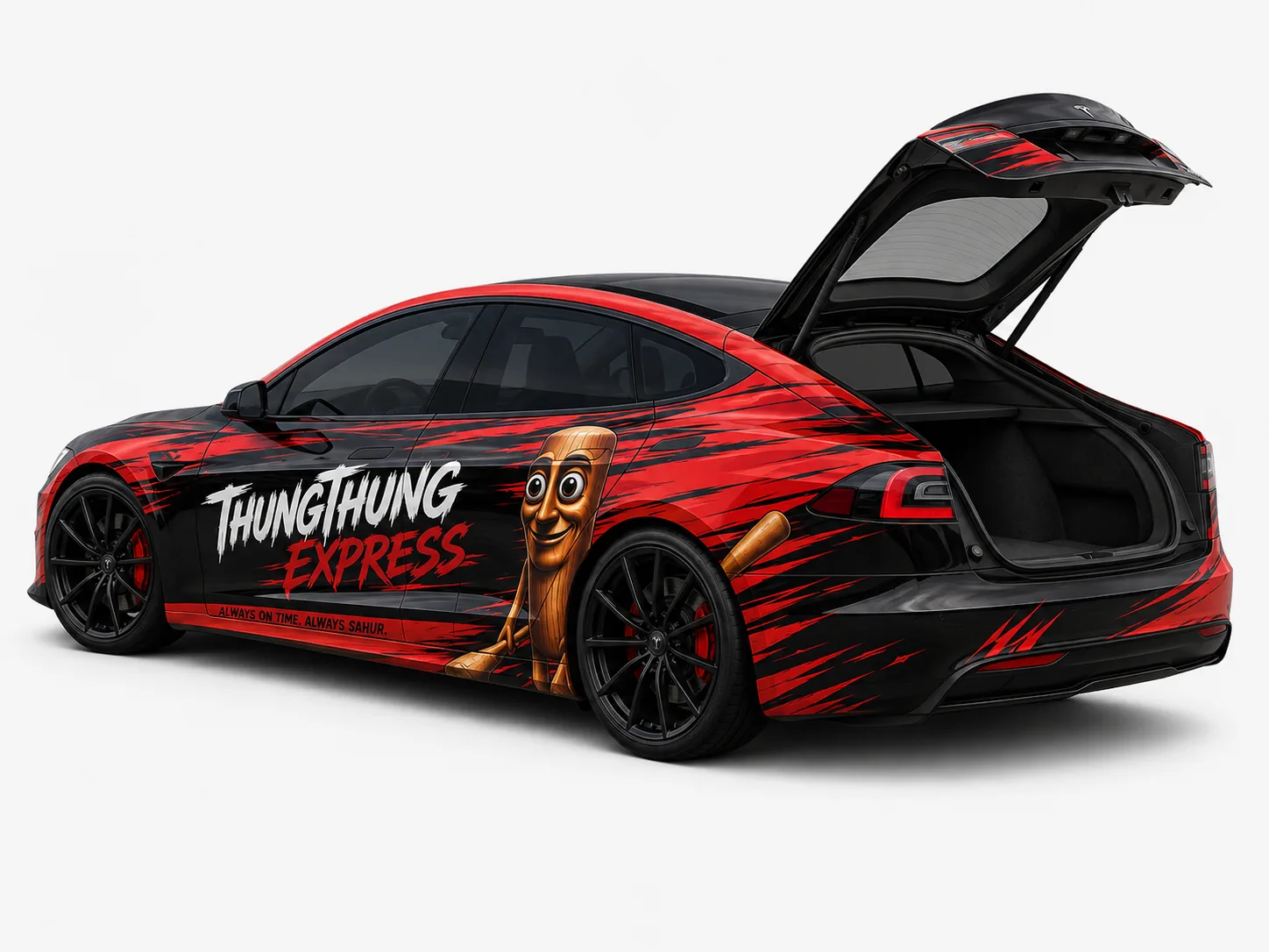 Tesla Model S Plaid mit geöffnetem Laderaum, seitlich